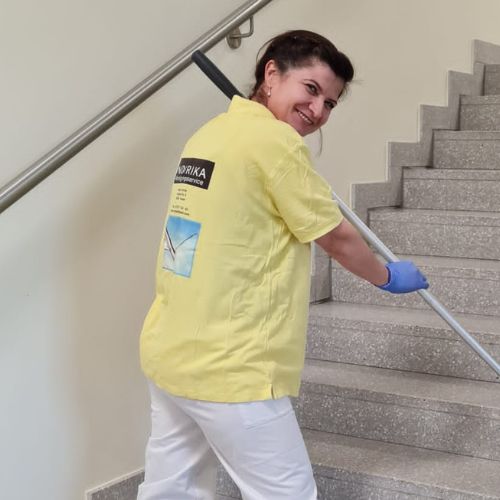 
Unsere Putzfrauen für Treppenhaus Privathaushalt Reinigung